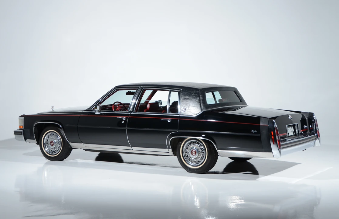 1989 Cadillac Brougham - Image 17 of 31