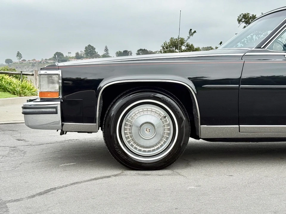 1989 Cadillac Brougham - Image 16 of 21