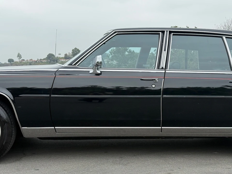 1989 Cadillac Brougham - Image 17 of 21