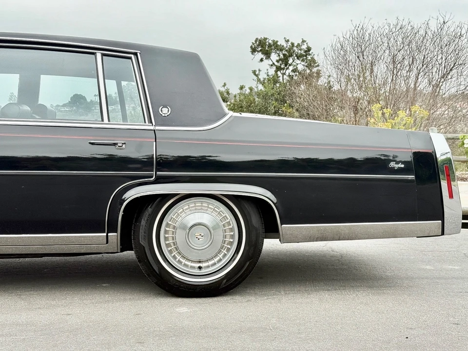 1989 Cadillac Brougham - Image 18 of 21