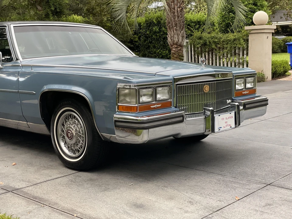 1989 Cadillac Brougham - Image 28 of 31