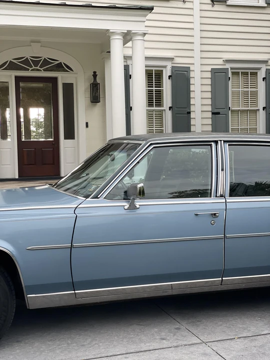 1989 Cadillac Brougham - Image 16 of 31