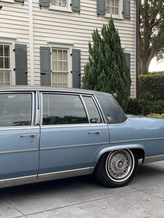 1989 Cadillac Brougham - Image 17 of 31