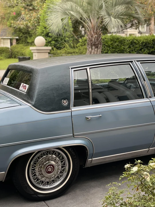 1989 Cadillac Brougham - Image 25 of 31