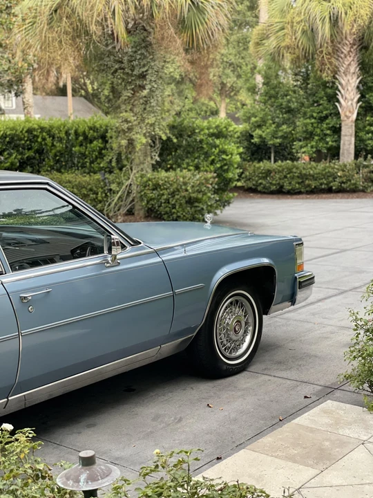 1989 Cadillac Brougham - Image 26 of 31