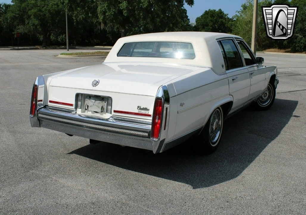 1989 Cadillac Brougham - Image 9 of 12