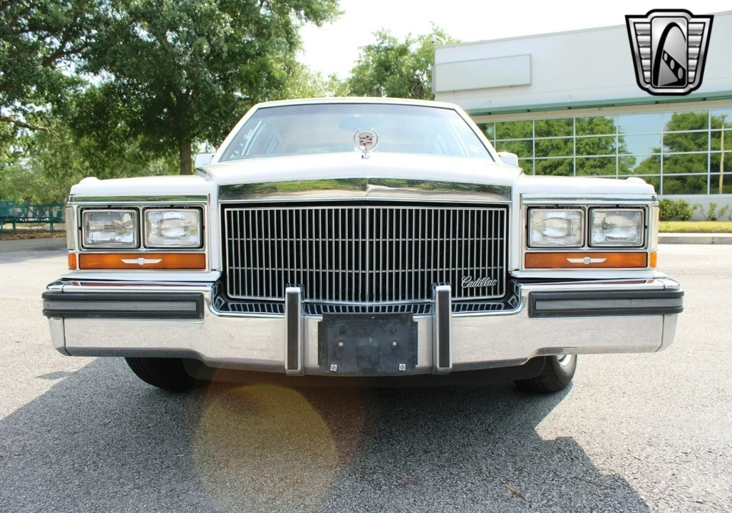 1989 Cadillac Brougham - Image 11 of 12