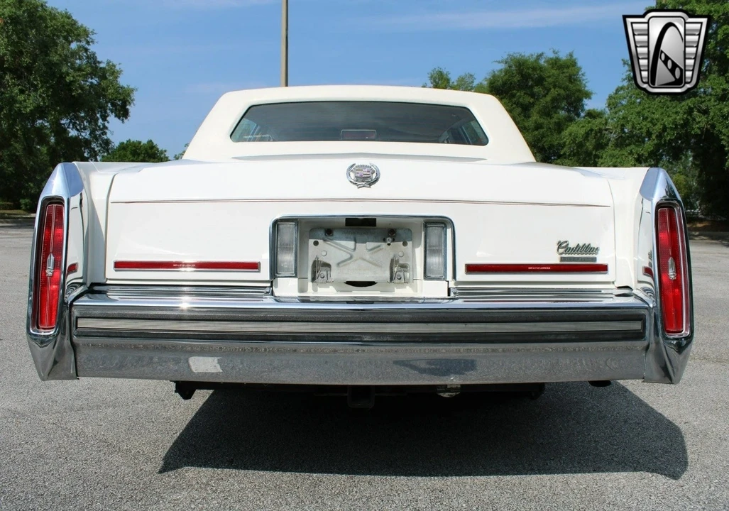 1989 Cadillac Brougham - Image 14 of 21