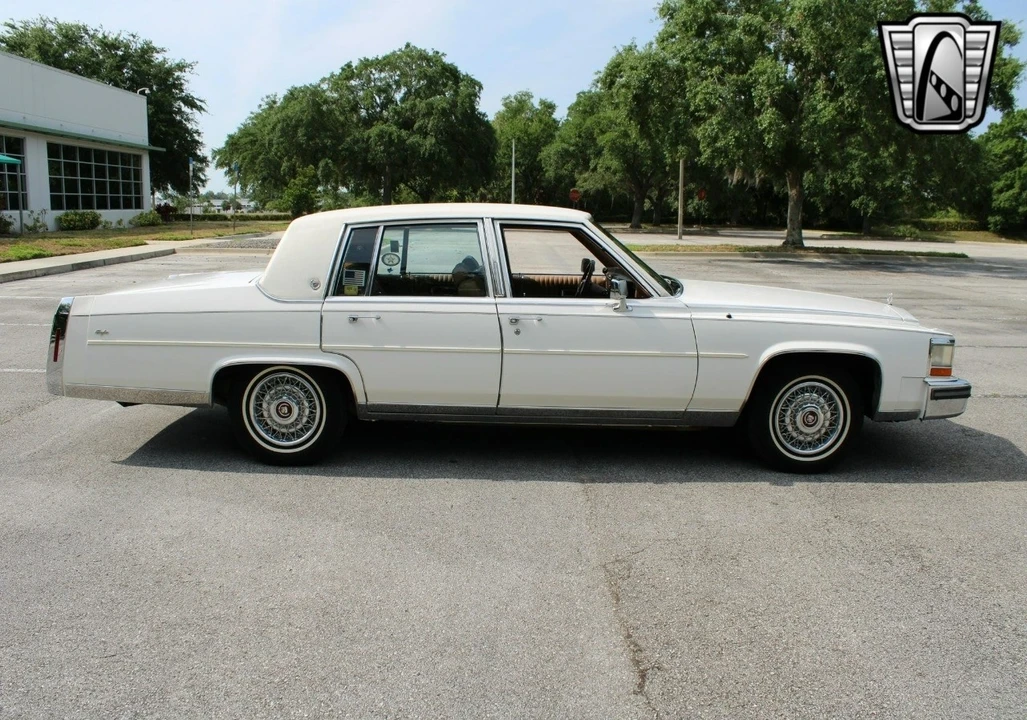 1989 Cadillac Brougham - Image 16 of 21