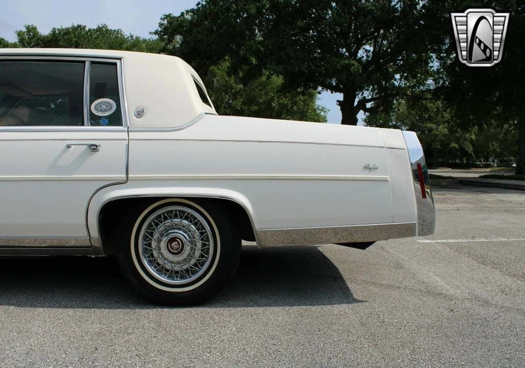1989 Cadillac Brougham - Image 18 of 21
