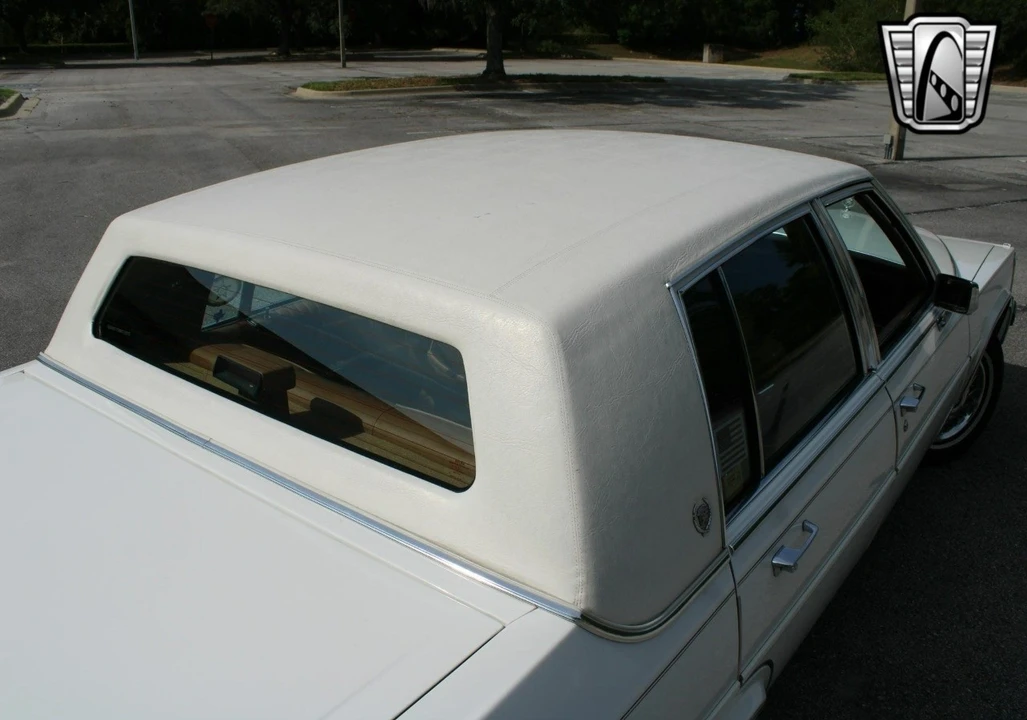 1989 Cadillac Brougham - Image 13 of 21