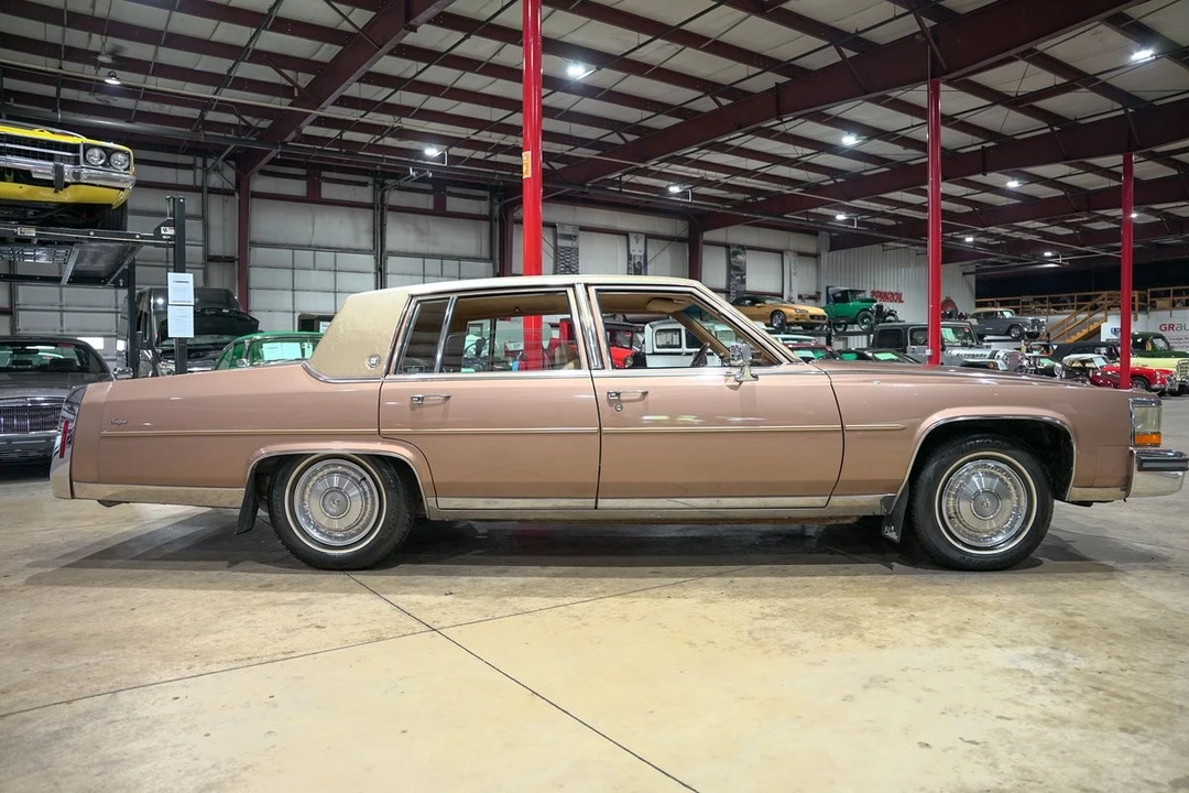 1989 Cadillac Brougham - Image 10 of 12