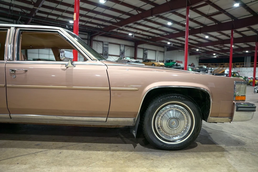 1989 Cadillac Brougham - Image 11 of 12