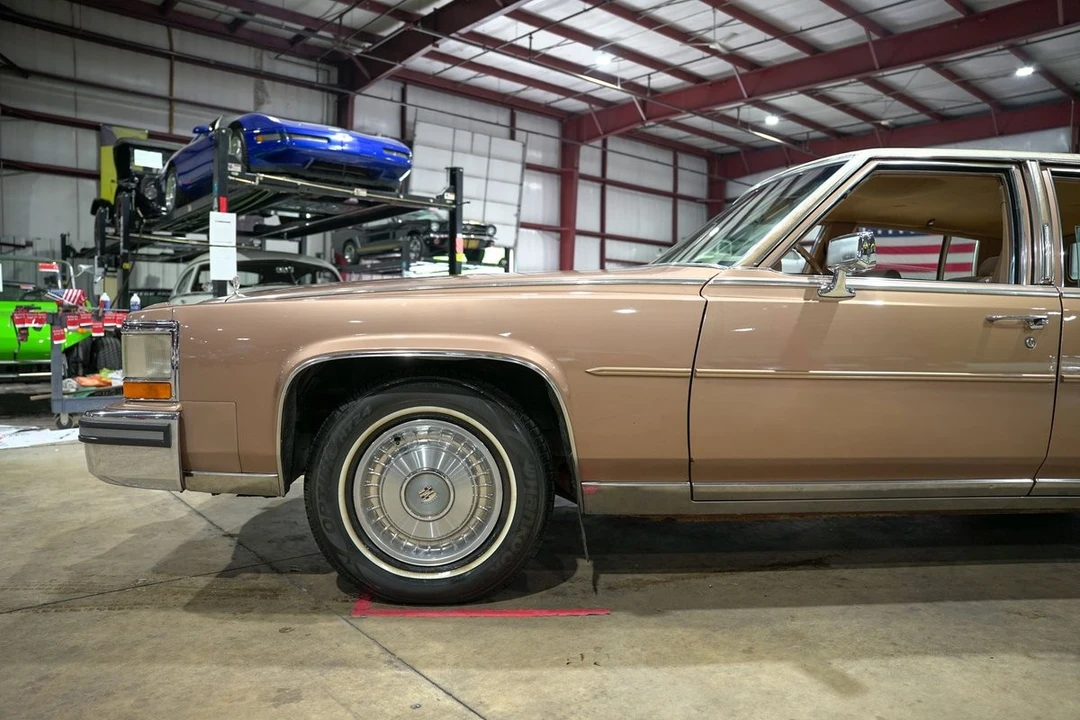 1989 Cadillac Brougham - Image 3 of 12