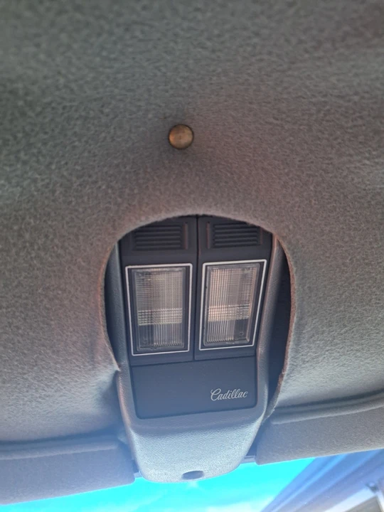 1989 Cadillac Brougham - Image 21 of 24