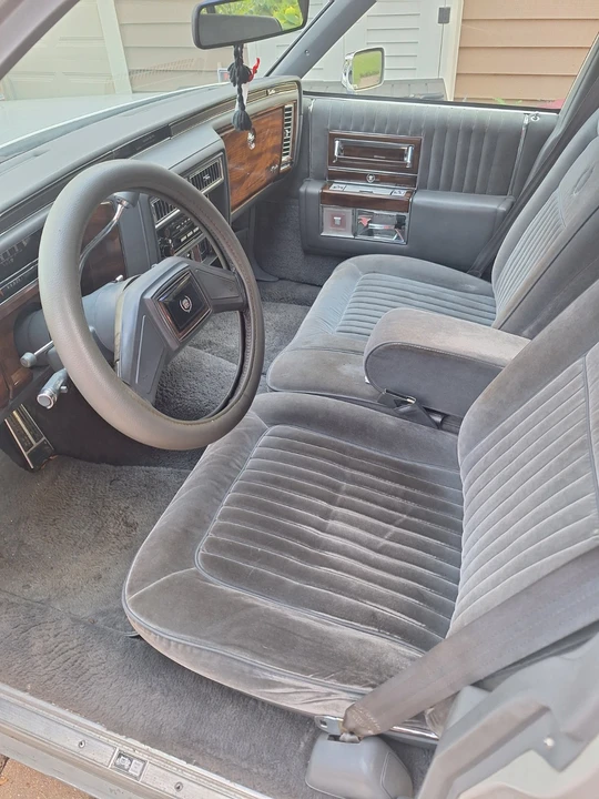 1989 Cadillac Brougham - Image 16 of 24