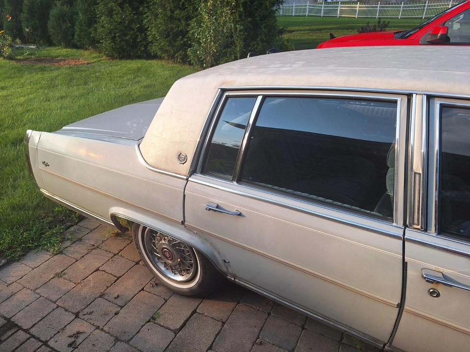 1989 Cadillac Brougham - Image 9 of 24