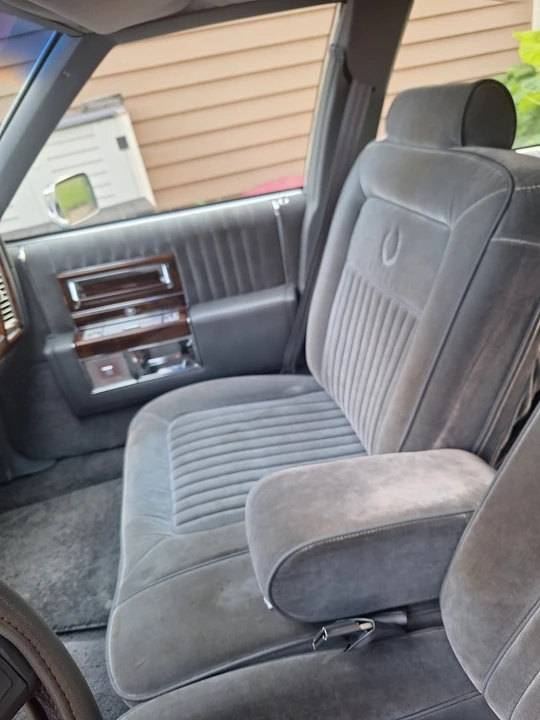 1989 Cadillac Brougham - Image 17 of 24