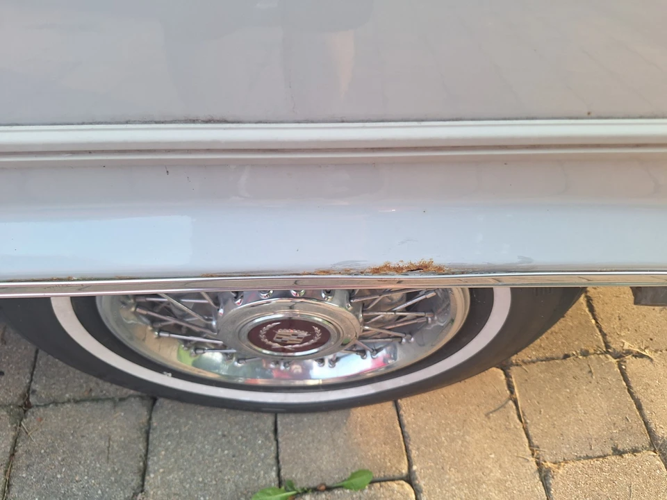 1989 Cadillac Brougham - Image 14 of 24