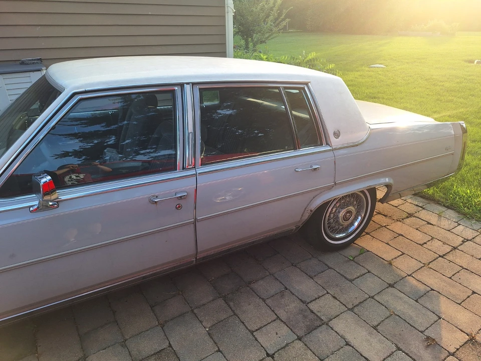 1989 Cadillac Brougham - Image 5 of 24