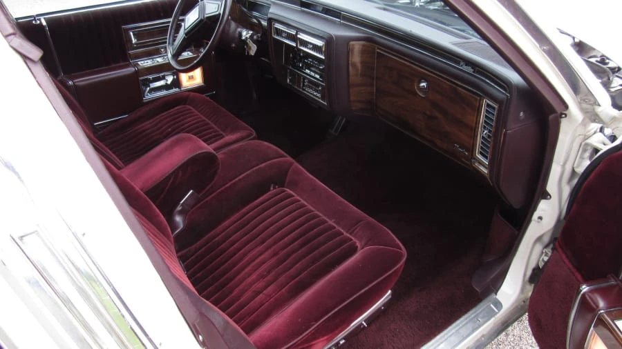 1989 Cadillac Brougham - Image 6 of 9