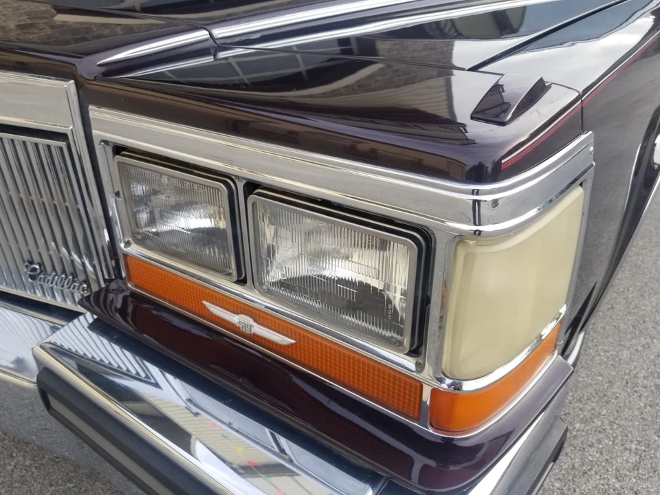 1989 Cadillac Brougham - Image 23 of 31