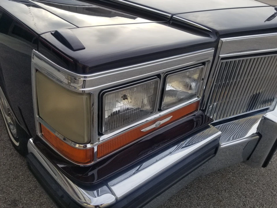 1989 Cadillac Brougham - Image 22 of 31