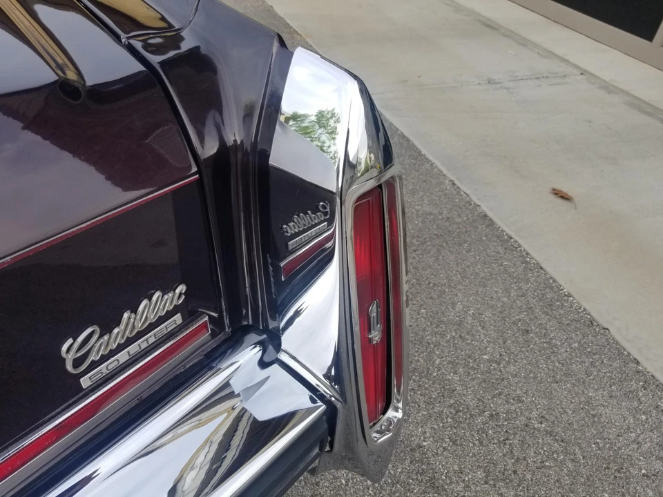 1989 Cadillac Brougham - Image 25 of 31