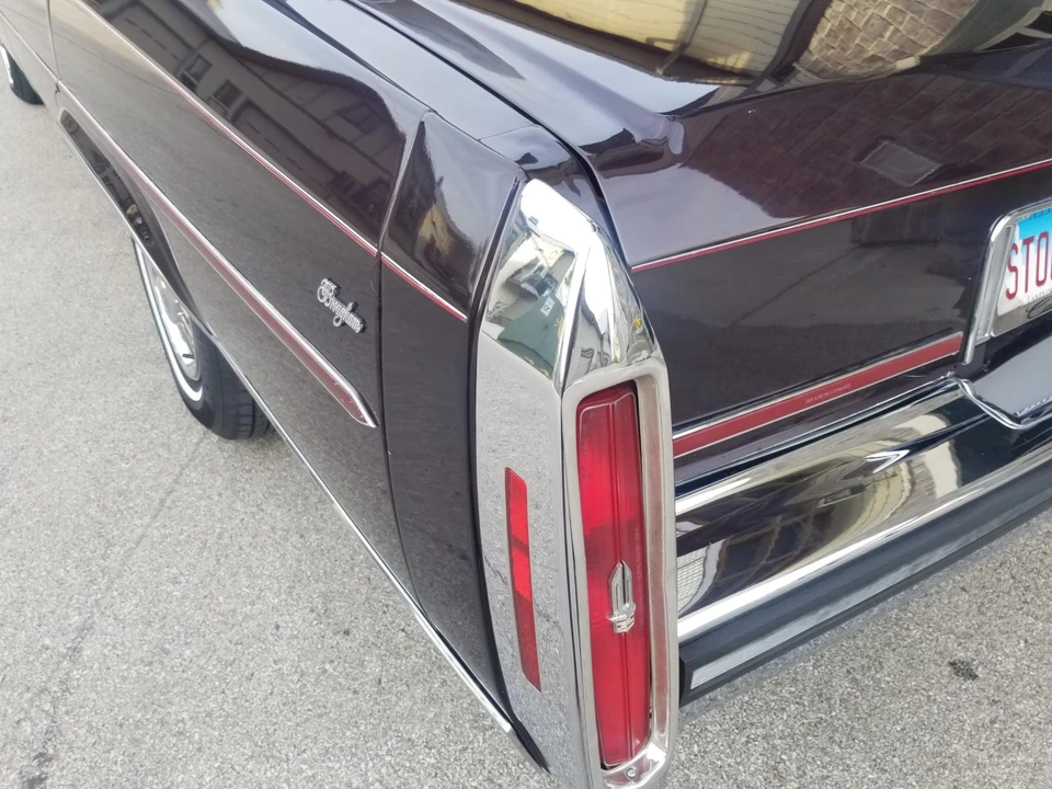 1989 Cadillac Brougham - Image 19 of 31