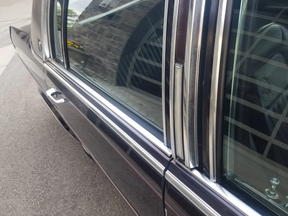 1989 Cadillac Brougham - Image 13 of 31