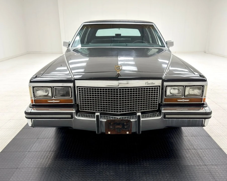 1989 Cadillac Brougham - Image 8 of 21