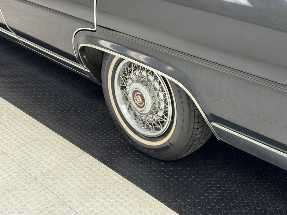 1989 Cadillac Brougham - Image 19 of 21