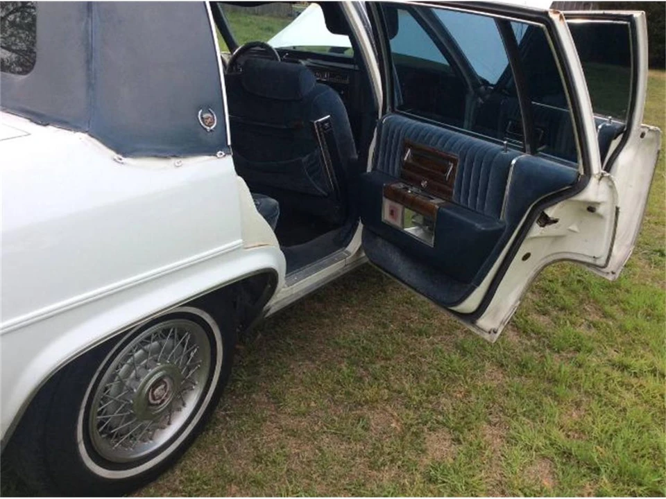 1989 Cadillac Brougham - Image 3 of 19