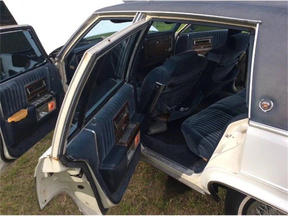 1989 Cadillac Brougham - Image 5 of 19