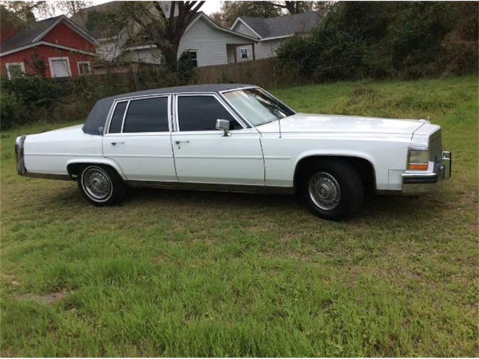 1989 Cadillac Brougham - Image 15 of 19
