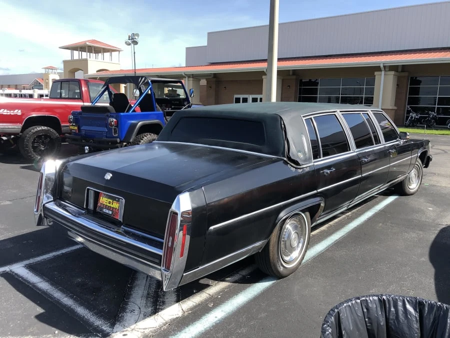 1989 Cadillac Brougham - Image 9 of 10