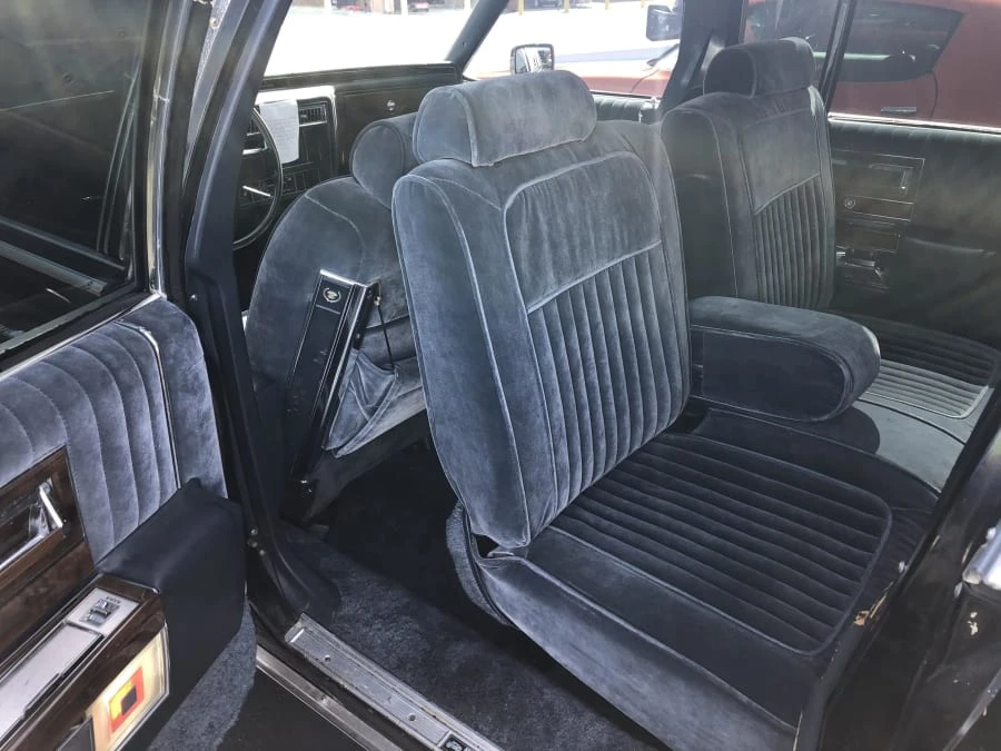 1989 Cadillac Brougham - Image 7 of 10