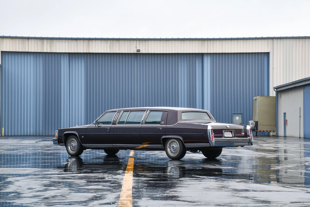 1989 Cadillac Brougham - Image 14 of 31