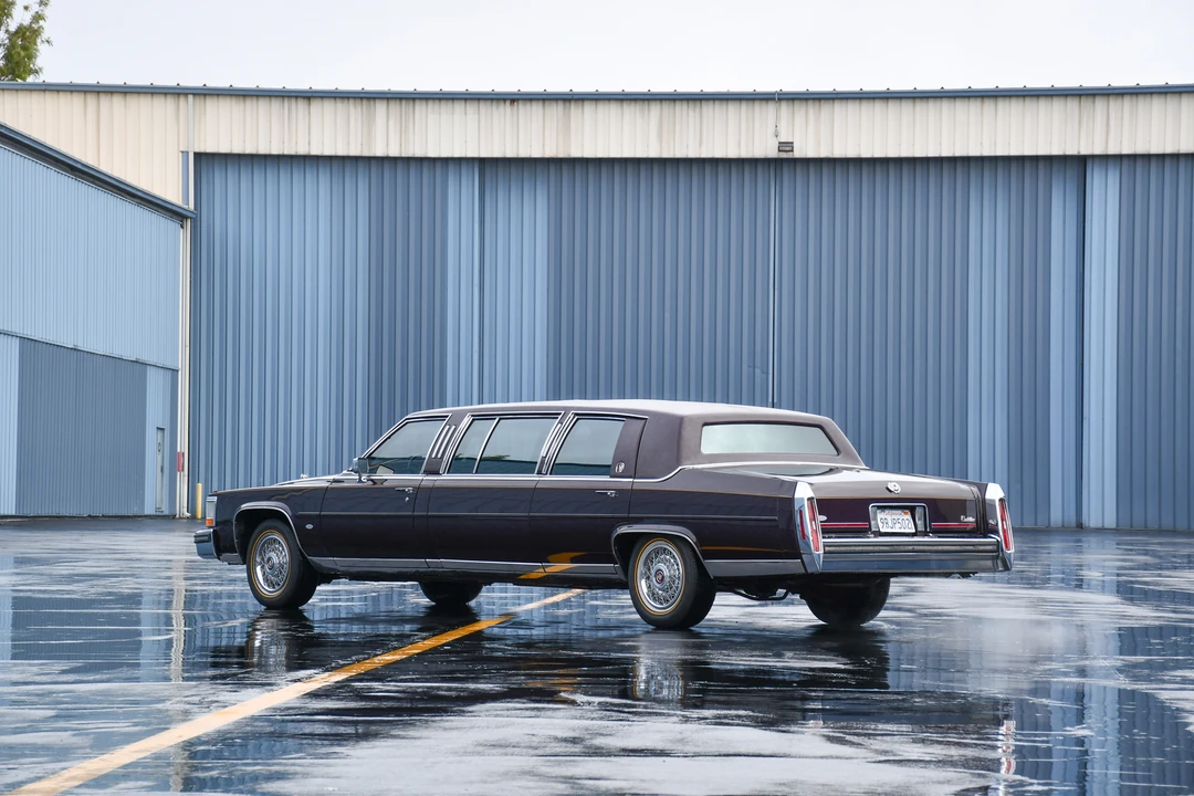 1989 Cadillac Brougham - Image 13 of 31