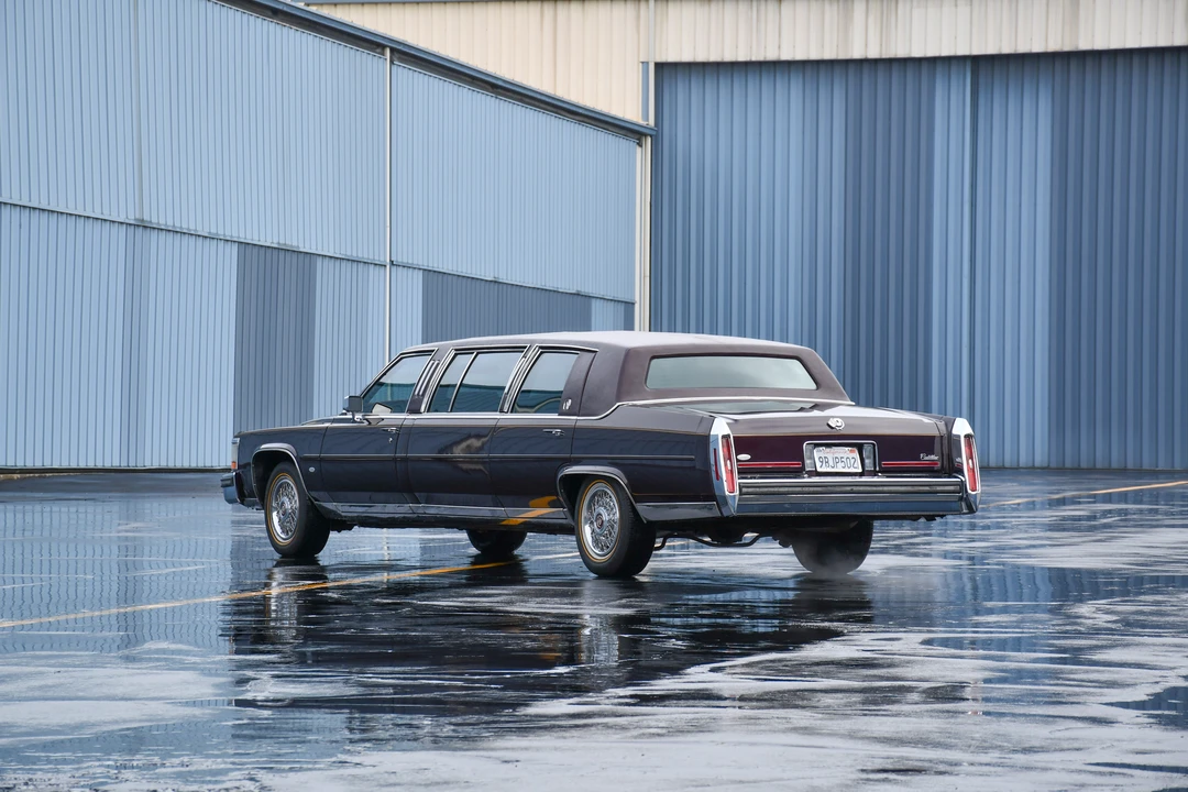 1989 Cadillac Brougham - Image 12 of 31