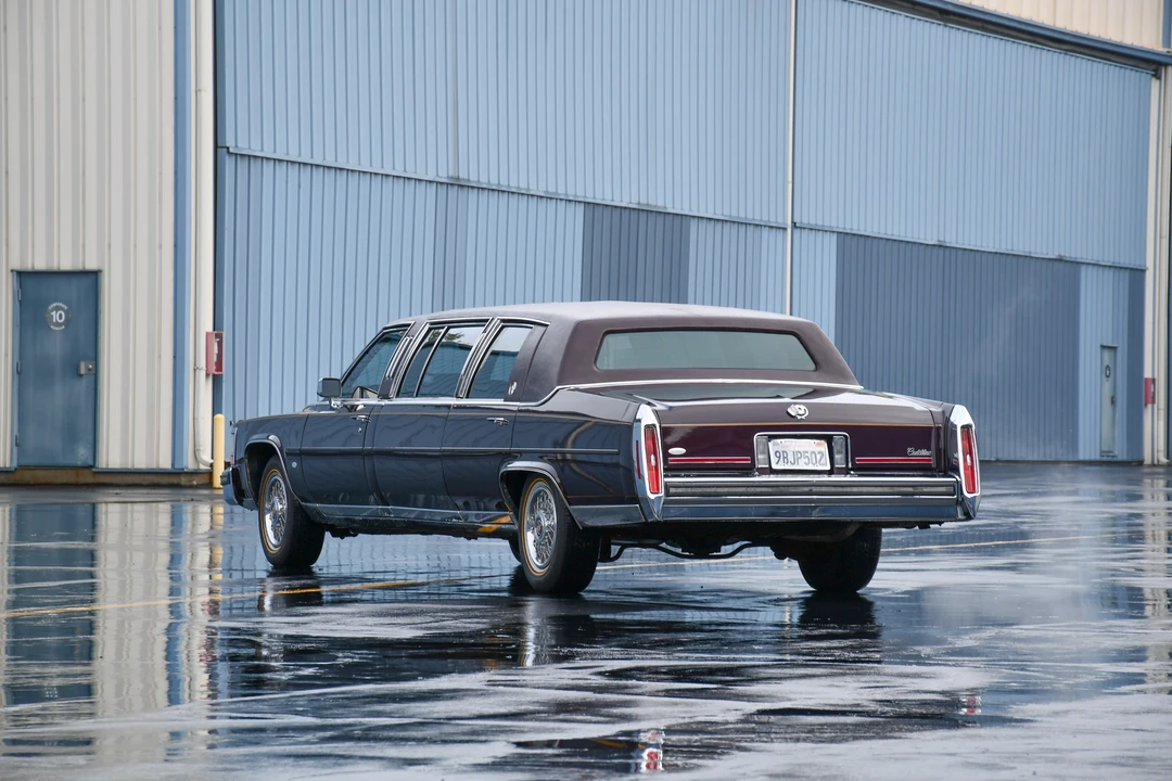 1989 Cadillac Brougham - Image 11 of 31
