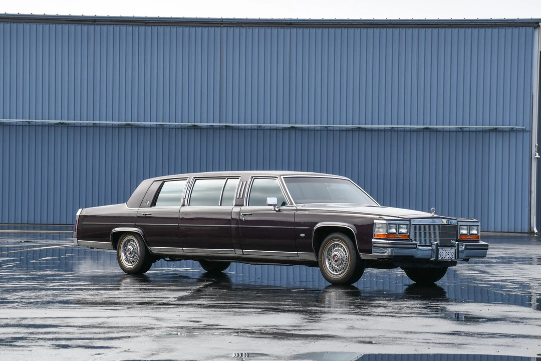 1989 Cadillac Brougham - Image 4 of 31