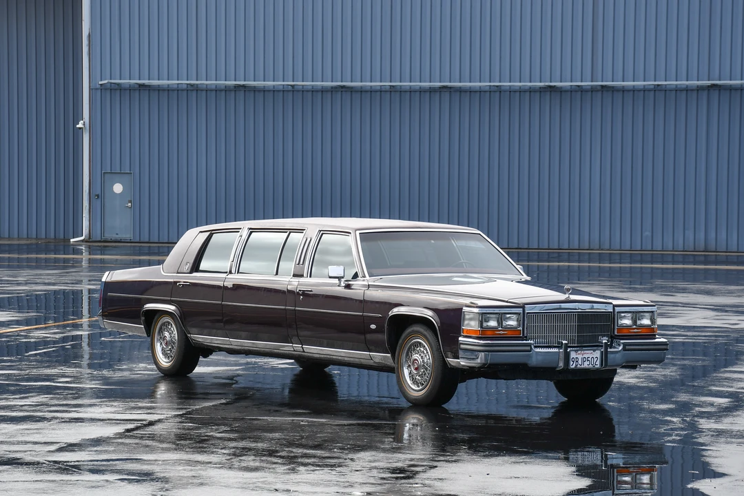 1989 Cadillac Brougham - Image 2 of 31