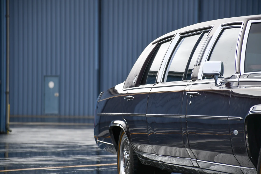 1989 Cadillac Brougham - Image 19 of 31