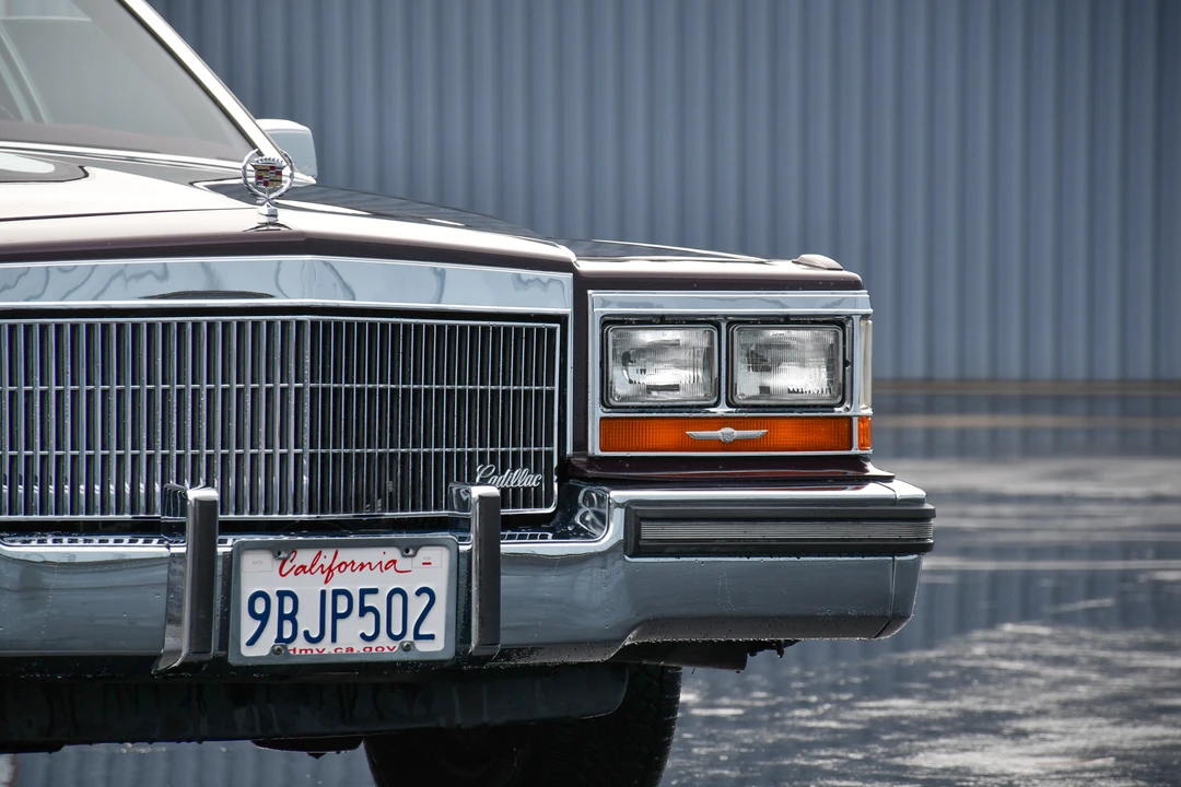 1989 Cadillac Brougham - Image 25 of 31
