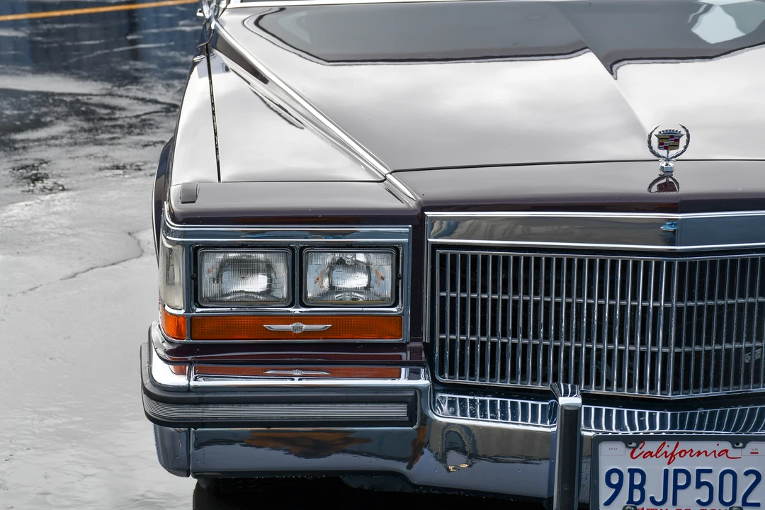 1989 Cadillac Brougham - Image 23 of 31