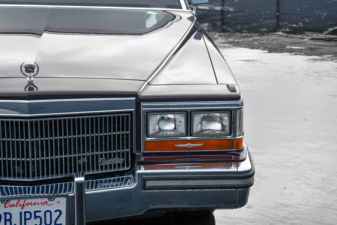 1989 Cadillac Brougham - Image 24 of 31