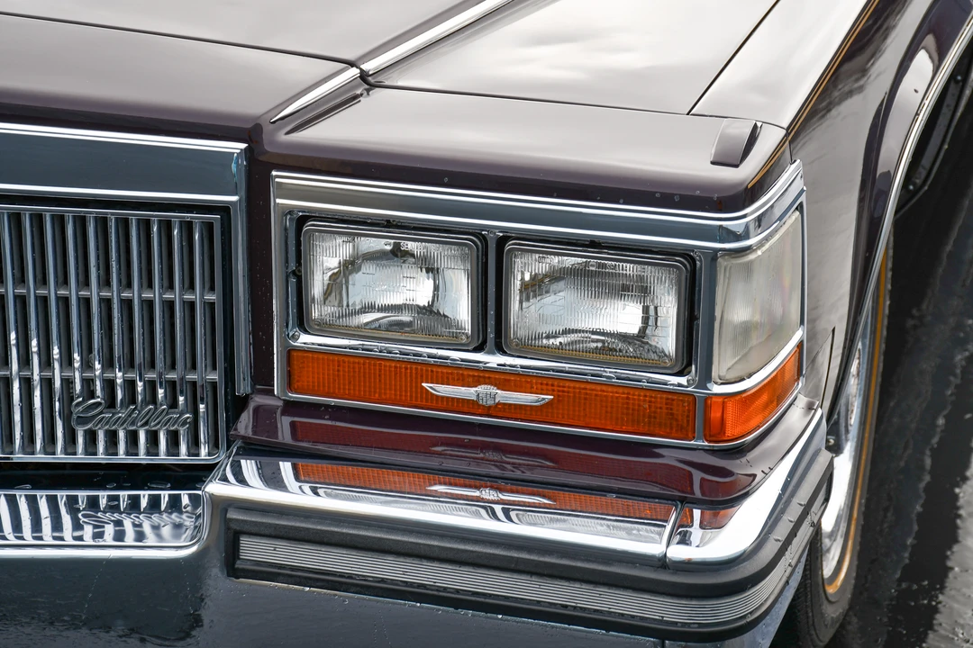 1989 Cadillac Brougham - Image 27 of 31