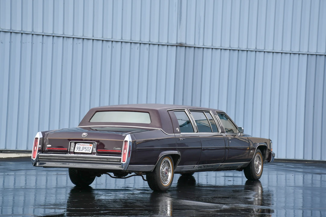 1989 Cadillac Brougham - Image 8 of 31