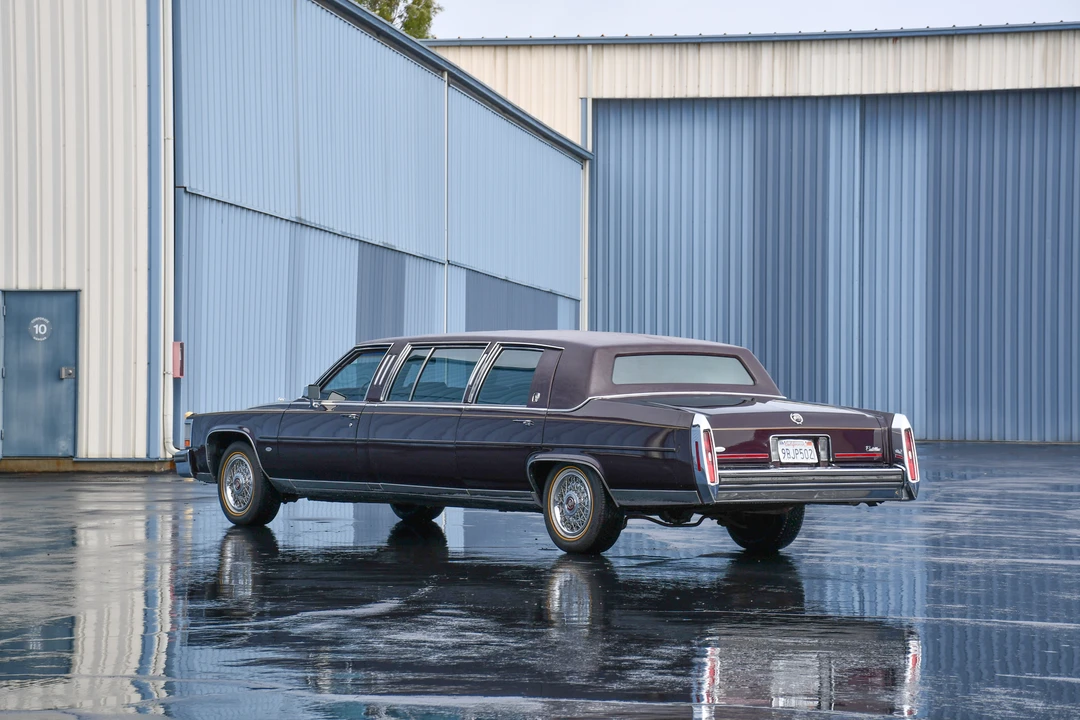 1989 Cadillac Brougham - Image 10 of 31